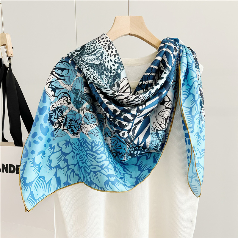 Jedwabna apaszka z motywem lwa – Travel Accessories Neck recenzja i cena